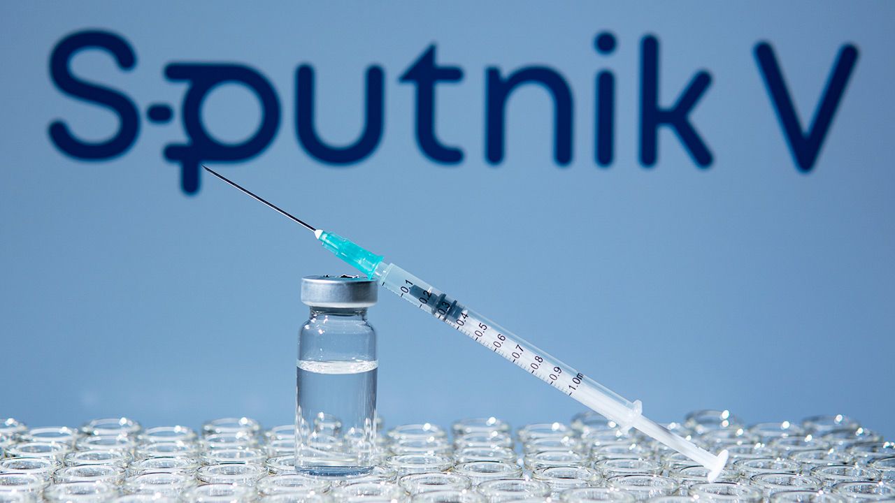 Cessak podkreślił, że trzeba zaczekać na decyzję EMA ws. szczepionki Sputnik V (fot. Shutterstock) Cessak podkreślił, że trzeba zaczekać na decyzję EMA ws. szczepionki Sputnik V (fot. Shutterstock)
