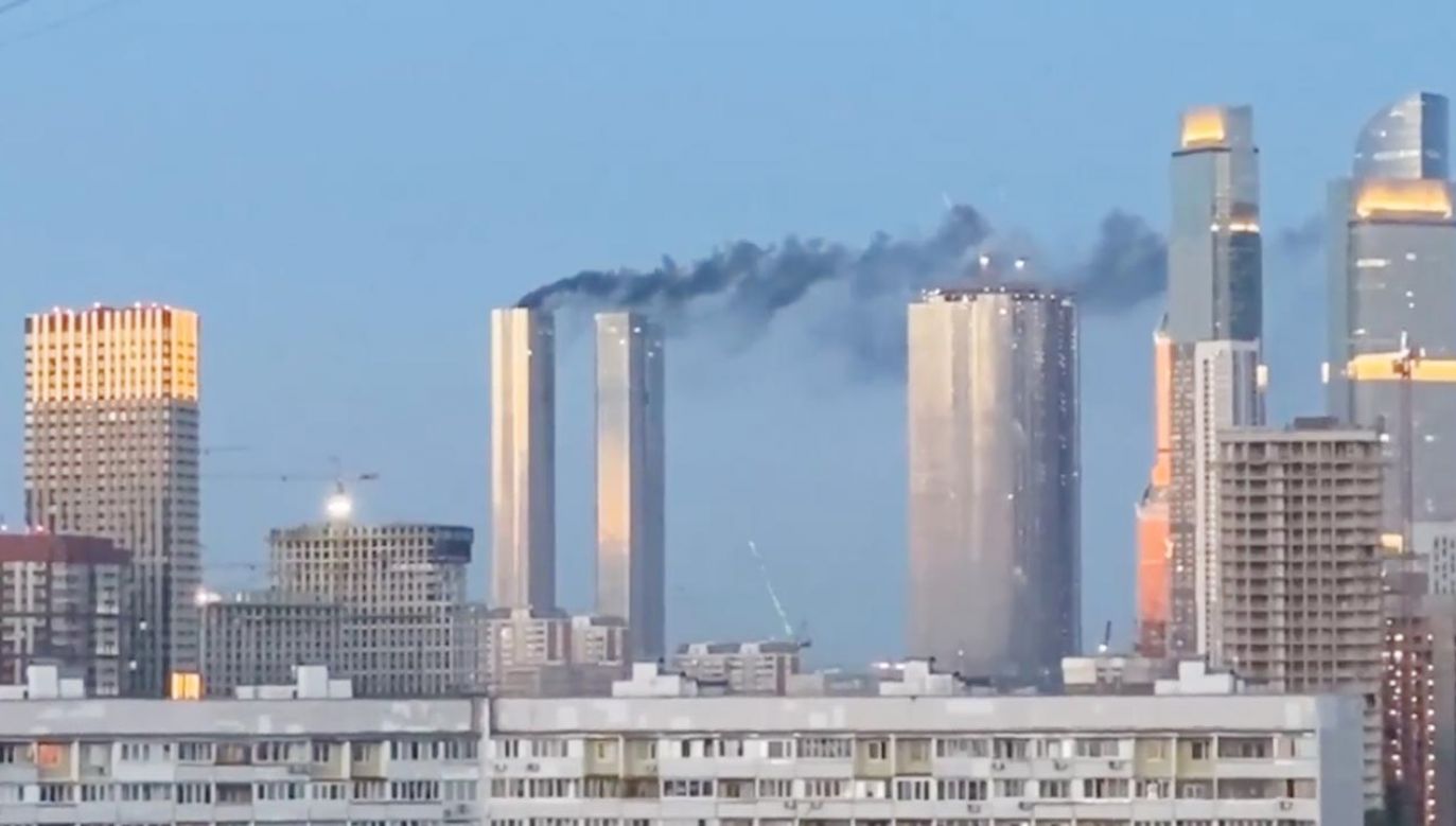 Kłęby dymu unoszą znad jednego z wieżowców w Moskwie (fot. FB)