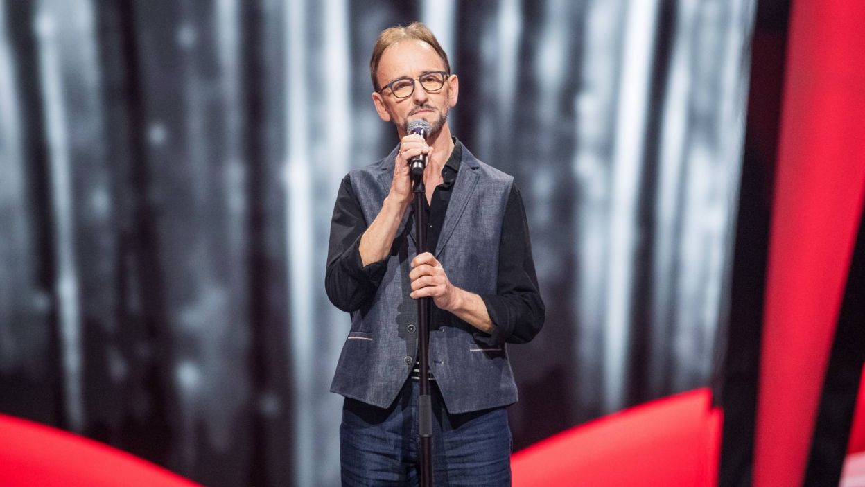 Janusz Biliński, podopieczny Roberta Janowskiego, w półfinale programu „The Voice Senior” wykonał piosenkę „Uciekaj moje serce” Seweryna Krajewskiego. Niestety, Janusz nie awansował do finału. Fot. Waldemar Kompała/ TVP