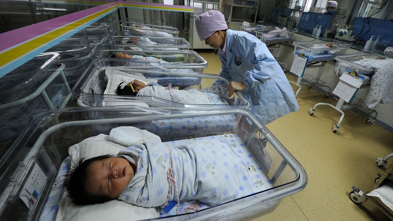 W ubiegłym roku w Chinach urodziło się 15,23 miliona dzieci – o dwa miliony mniej niż w roku 2017 (fot. REUTERS/Stringer)