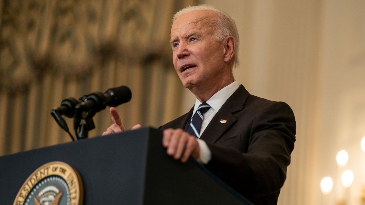 Prezydent Joe Biden w trakcie konferencji dot. szczepień na COVID-19 (fot. Kent Nishimura / Los Angeles Times via Getty Images) Prezydent Joe Biden w trakcie konferencji dot. szczepień na COVID-19 (fot. Kent Nishimura / Los Angeles Times via Getty Images)