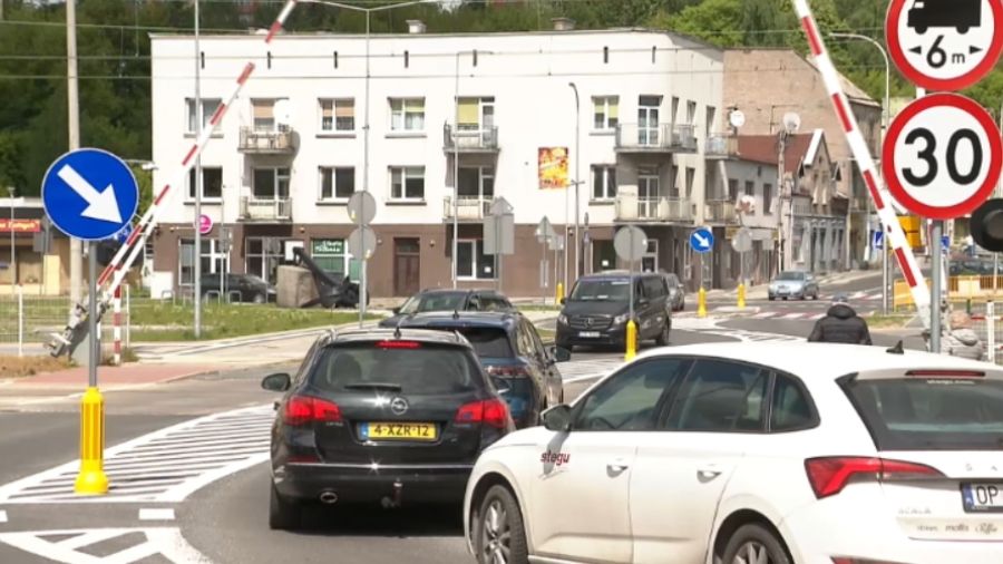 Przejazd kolejowy w Starachowicach Dolnych już przejezdny. A miał zostać zlikwidowany