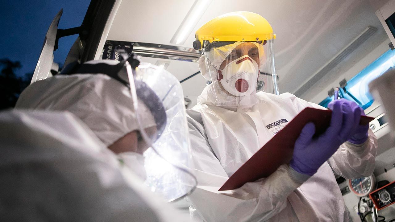 Raport o epidemii koronawirusa w Polsce (fot. PAP/Jacek Szydłowski) Raport o epidemii koronawirusa w Polsce (fot. PAP/Jacek Szydłowski)