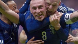 Ikechi Anya (L), Scott Brown (Ś) i Steven Naismith (fot. Getty)