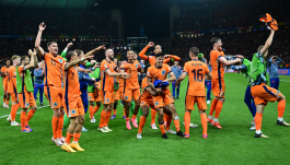 Reprezentacja Holandii miała powody do radości po zakończeniu meczu z Turcją (fot. Getty)