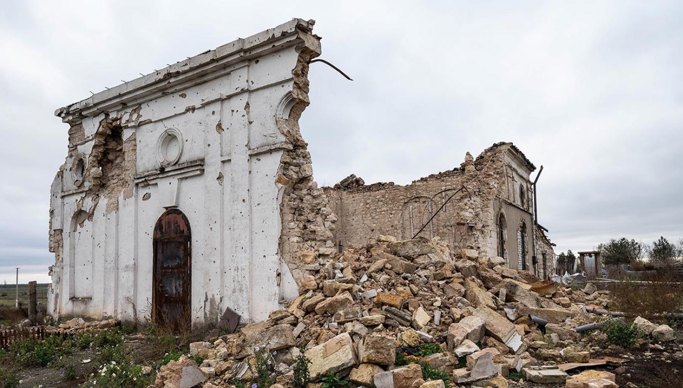 Z polskiego kościoła w Kyseliwce zostały już tylko ruiny (fot. PAP/Viacheslav Ratynskyi)