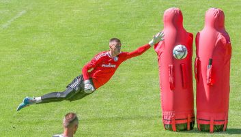 Dominik Hładun walczy o miejsce w bramce Legii Warszawa z Misztą i Tobiaszem (fot: 400mm.pl) Dominik Hładun, Cezary Miszta, Kacper Tobiasz. Kogo wybierze Kosta Runjaic w Legii Warszawa?