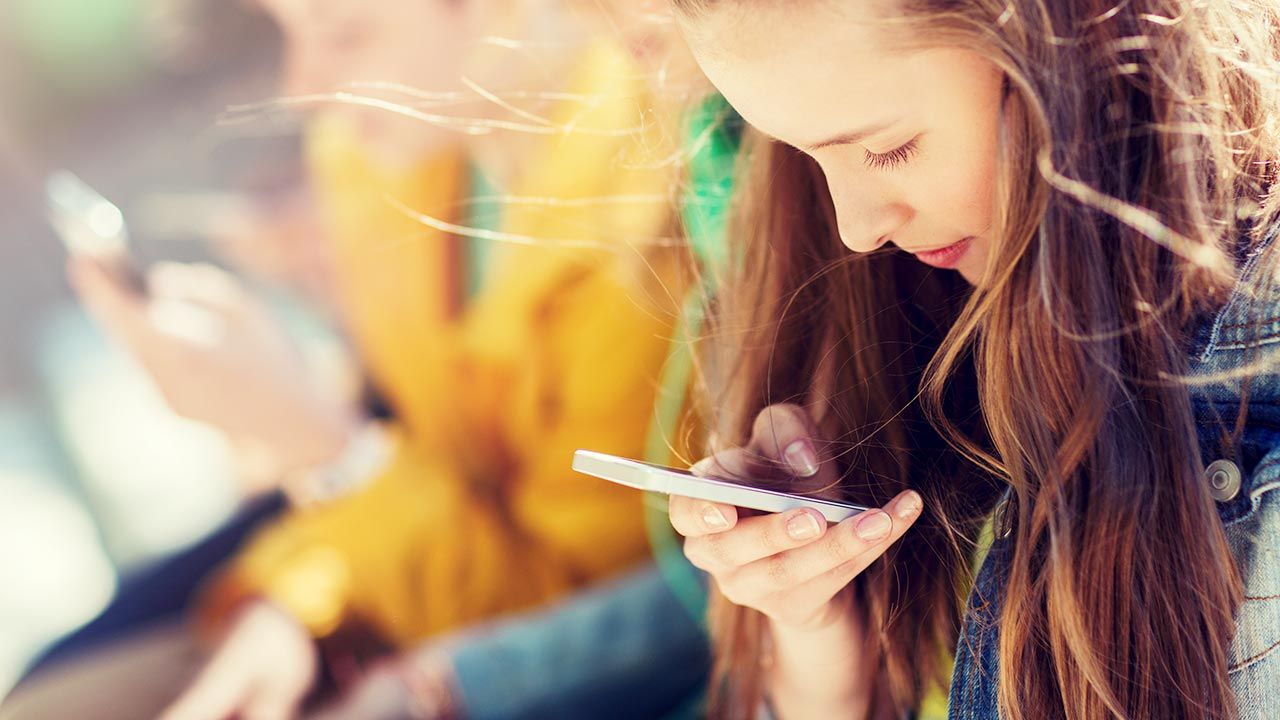 Wpływ korzystania z mediów społecznościowych przez nastolatków (fot. Shutterstock)