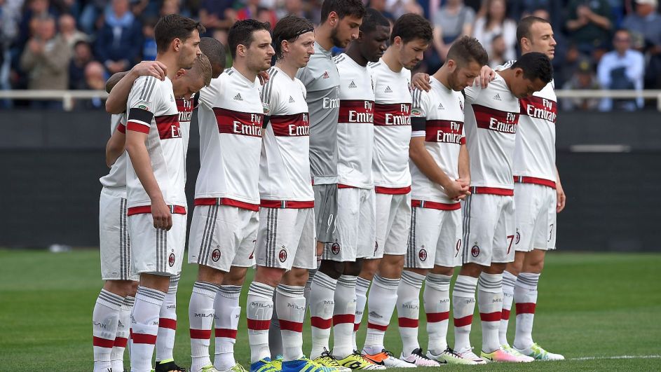 Piłkarze Milanu oddali hołd Cesare Maldiniemu Piłkarze Milanu oddali hołd Cesare Maldiniemu