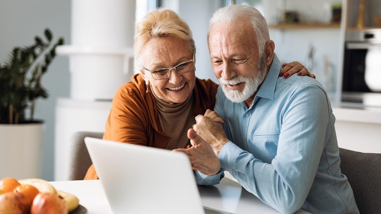 Jak zmieniłyby się emerytury? (fot.  Shutterstock/Goksi)