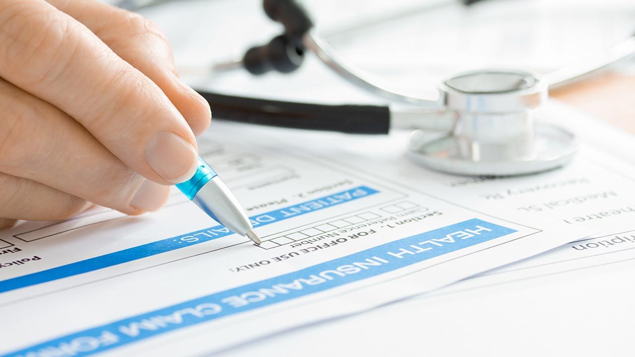 Od stycznia do czerwca 2020 roku Polscy wydali na ubezpieczenia zdrowotne 499,1 mln złotych (fot. Shutterstock/Pixsooz) Od stycznia do czerwca 2020 roku Polscy wydali na ubezpieczenia zdrowotne 499,1 mln złotych (fot. Shutterstock/Pixsooz)