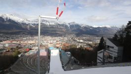 Turniej Czterech Skoczni w Innsbrucku: polskie zwycięstwa i historyczne przeniesienie konkursu