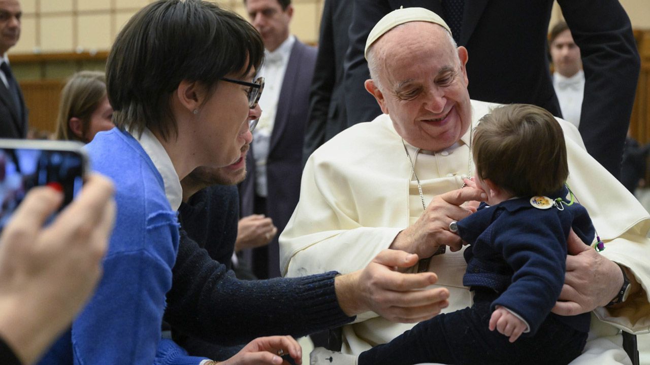 Papież Franciszek czuje się zdrowy (fot. PAP/EPA/VATICAN MEDIA)
