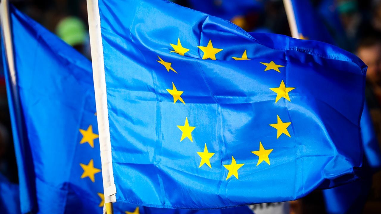 Szanse na to, że polskie i węgierskie władze wycofają się z konfliktów z UE są coraz mniejsze (fot. Beata Zawrzel/NurPhoto via Getty Images) Szanse na to, że polskie i węgierskie władze wycofają się z konfliktów z UE są coraz mniejsze (fot. Beata Zawrzel/NurPhoto via Getty Images)