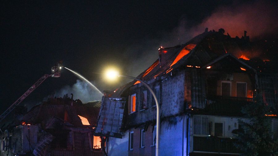 Kompleks budynków przy ulicy Powstańców 62 w Ząbkach spłonął niemal doszczętnie (Fot.: 	Marcin Obara/PAP)
