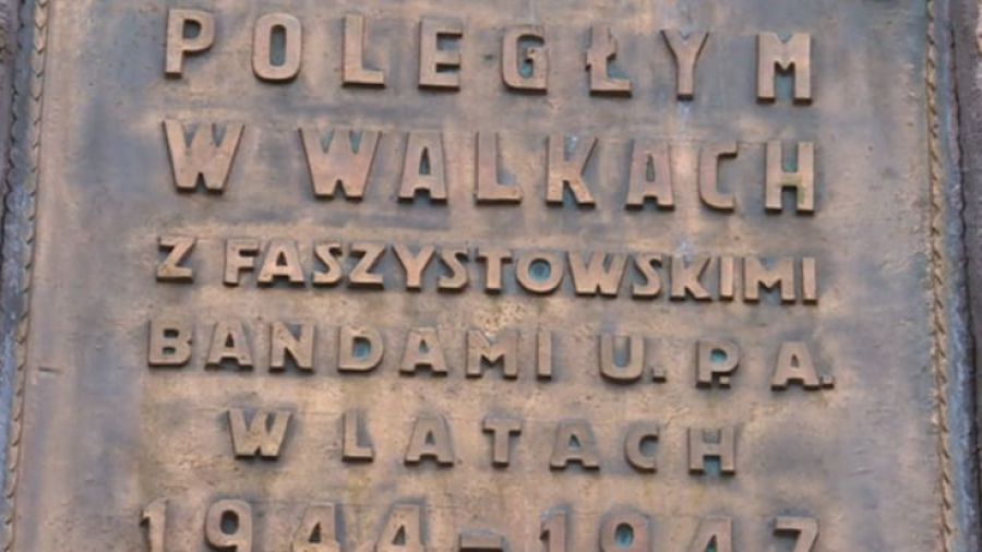 wierszowany napis na pomniku