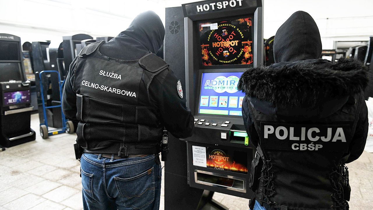 Kara za jeden nielegalny automat do gry to 100 tysięcy złotych (fot. arch.PAP/Darek Delmanowicz)