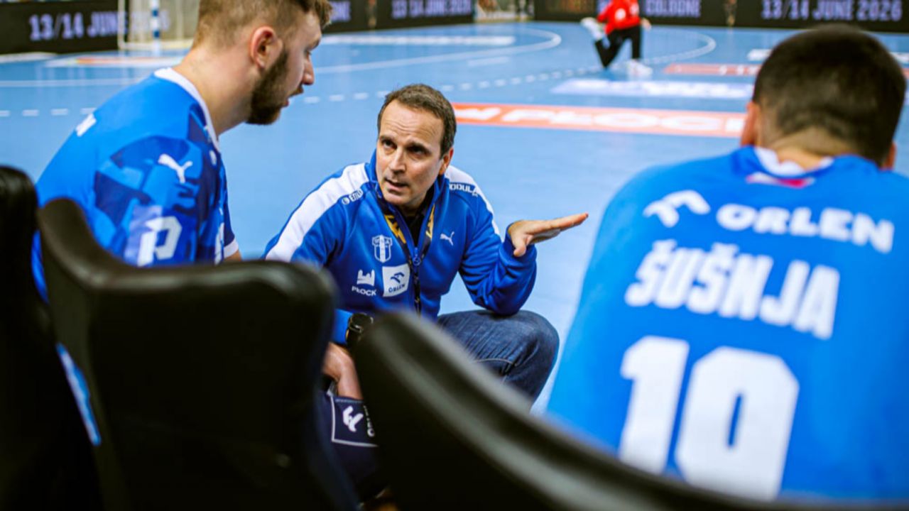 Xavi Sabate, trener Orlen Wisły Płock, czekał na decyzję Komisarza Ligi w sprawie meczu z Chrobrym Głogów (fot. Jerzy Stankowski / Orlen Wisła Płock)