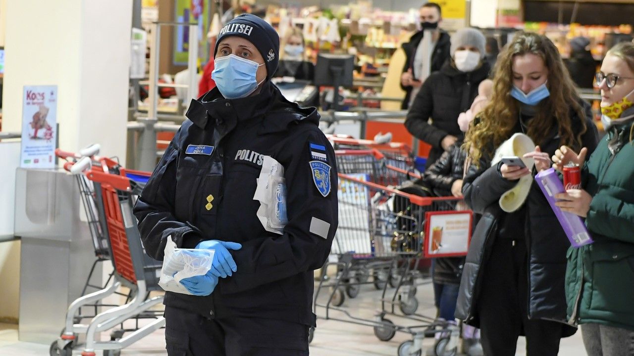 Przepisy epidemiczne zostana zaostrzone w Estonii (zdjęcie ilustracyjne) (fot. Sergei Stepanov/NurPhoto via Getty Images) Przepisy epidemiczne zostana zaostrzone w Estonii (zdjęcie ilustracyjne) (fot. Sergei Stepanov/NurPhoto via Getty Images)