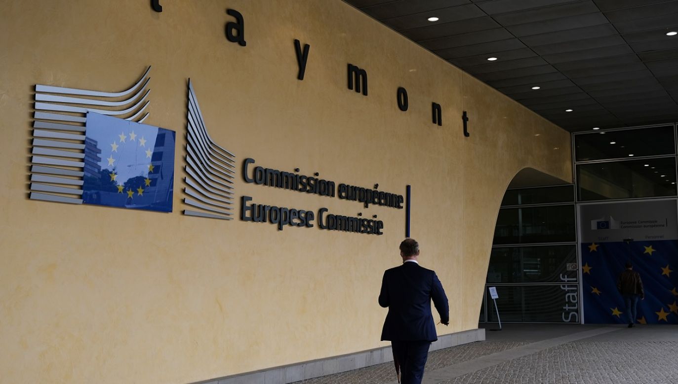 Komisja przez przez weekend będzie prowadziła konsultacje ze wszystkimi krajami członkowskimi (fot. Shutterstock / Alexandros Michailidis)