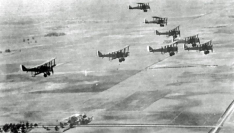 Nalot przeprowadziły bombowce Airco DH.4 (fot. Wiki)