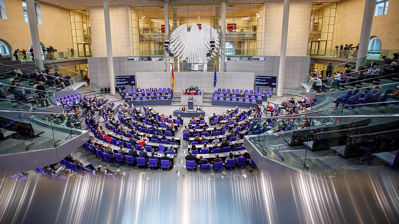 Niepokojące zapowiedzi w programie niemieckiej koalicji rządowej (fot. Achille Abboud/NurPhoto via Getty Images) Niepokojące zapowiedzi w programie niemieckiej koalicji rządowej (fot. Achille Abboud/NurPhoto via Getty Images)