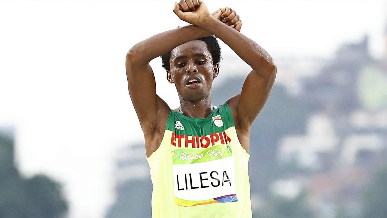 Feyisa Lilesa (Fot. PAP/EPA)
