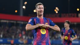 Robert Lewandowski w trwającym sezonie ligi hiszpańskiej strzelił cztery bramki, co sprawia, że wraz z Ferranem Torresem jest najlepszym strzelcem Barcelony. Polak w najbliższych meczach nie pomoże jednak Dumie Katalonii z powodu odniesionej w spotkaniu eliminacyjnym z Litwą kontuzji (fot. Getty) Robert Lewandowski w trwającym sezonie ligi hiszpańskiej strzelił cztery bramki, co sprawia, że wraz z Ferranem Torresem jest najlepszym strzelcem Barcelony. Polak w najbliższych meczach nie pomoże jednak Dumie Katalonii z powodu odniesionej w spotkaniu eliminacyjnym z Litwą kontuzji (fot. Getty)