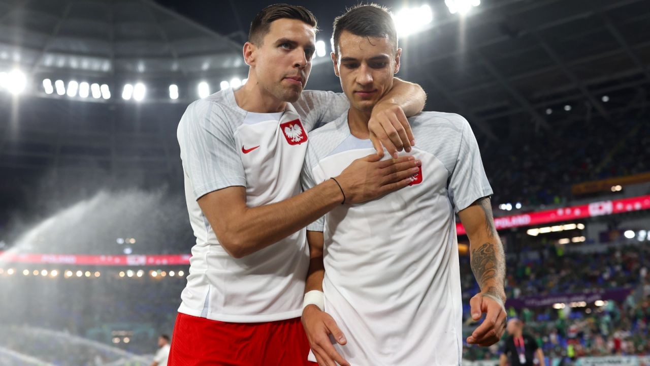Jan Bednarek, Jakub Kiwior, którzy mogą znaleźć się na dodatkowym obozie (fot. Getty Images)