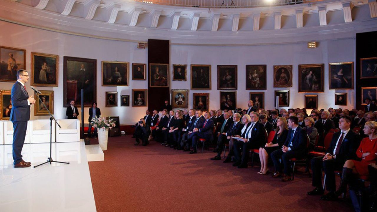 Mateusz Morawiecki wskazał, że polskie firmy mogą być kołem napędowym gospodarki (fot. TT/KPRM) Mateusz Morawiecki wskazał, że polskie firmy mogą być kołem napędowym gospodarki (fot. TT/KPRM)