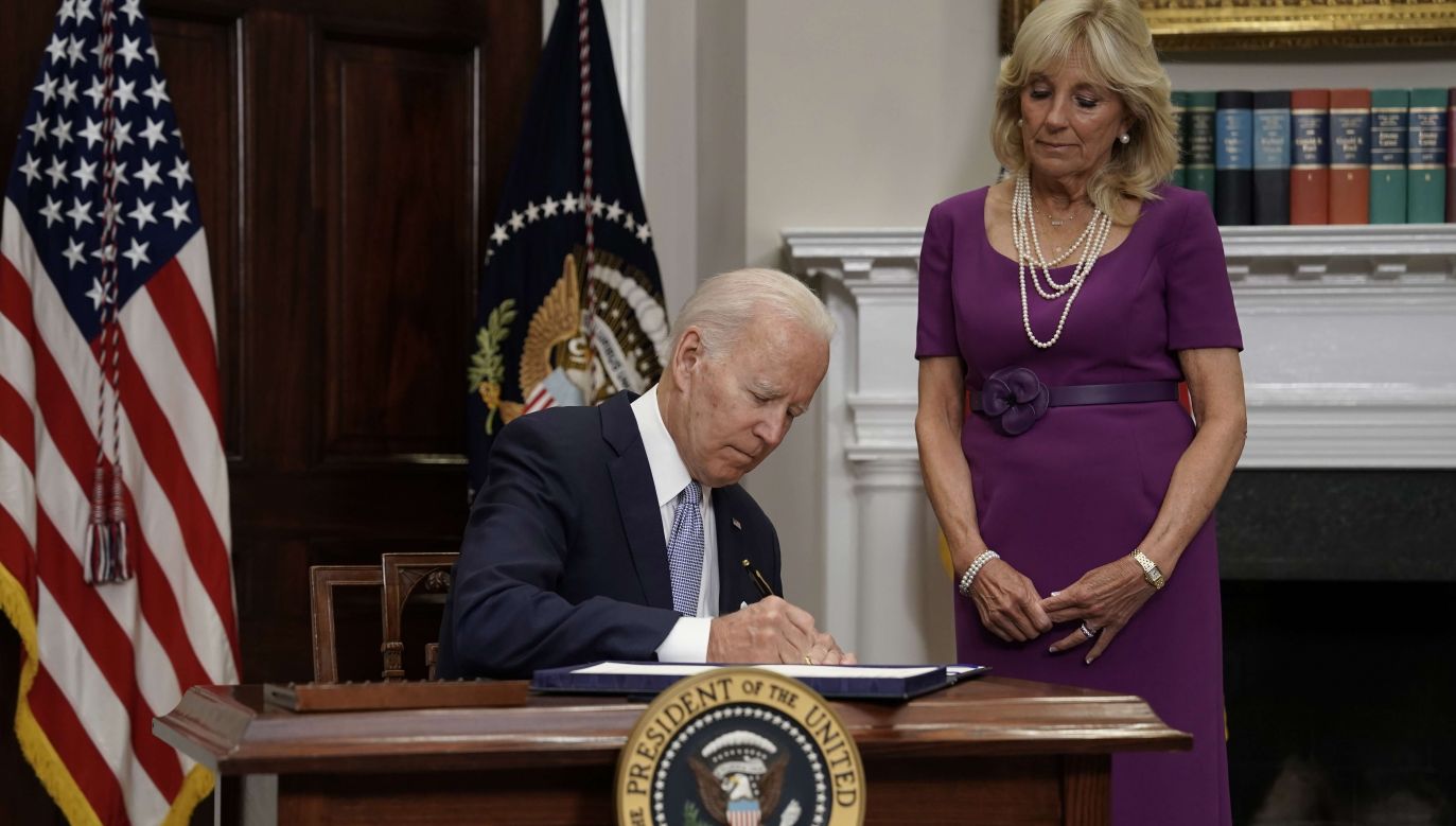 US President Joe Biden signs into law S. 2938, the Bipartisan Safer Communities Act, in the Roosevelt Room at the White House in Washington, DC, USA, Photo: PAP/EPA
