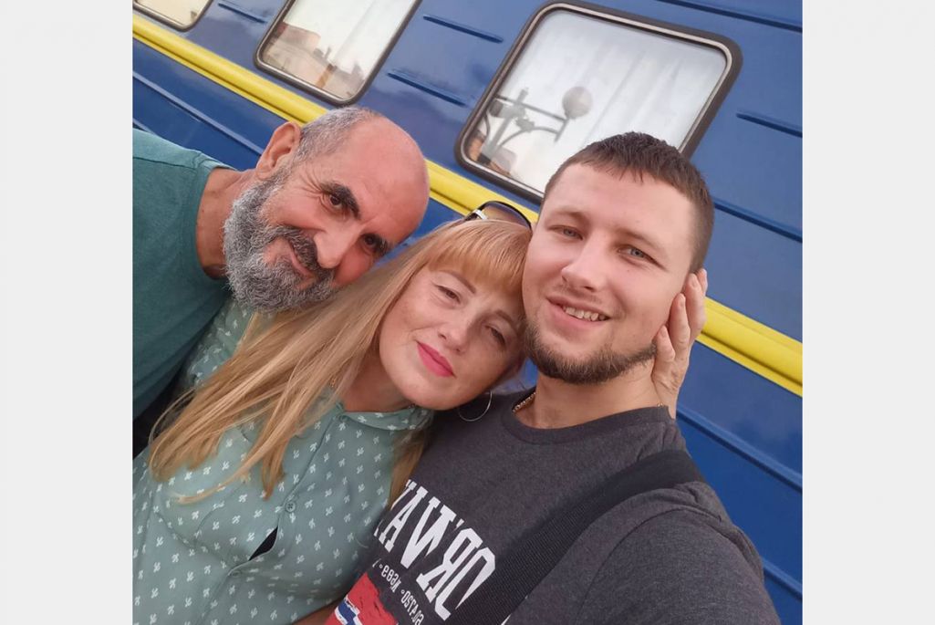 Николай с родителями. Фото: архив семьи