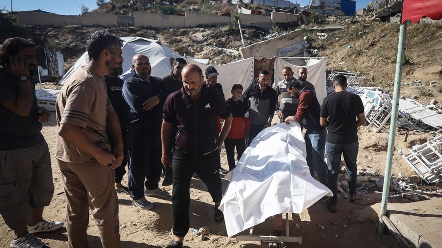 Kolejny atak na Strefę Gazy (fot. Khames Alrefi/Anadolu via Getty Images)
