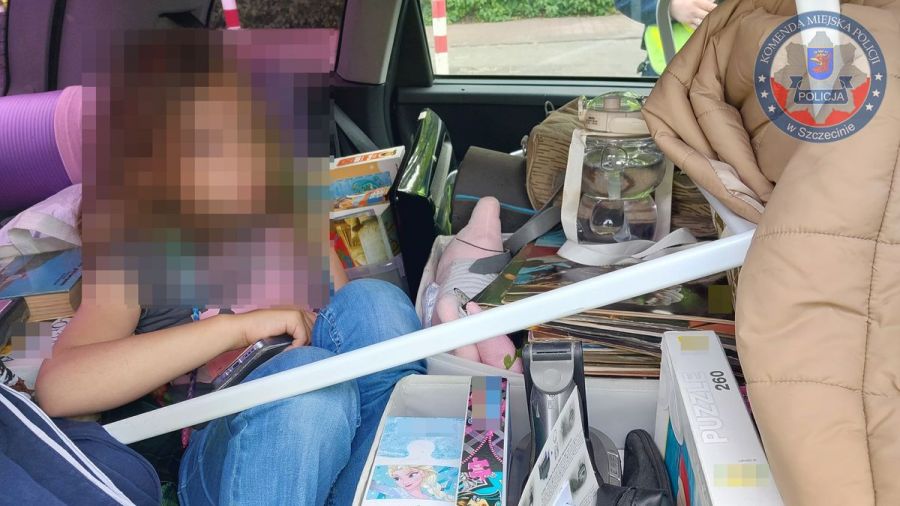 Nieodpowiedzialna matka ukarana. Apel o rozsądek podczas przewożenia dzieci (źródło: KMP w Szczecinie)