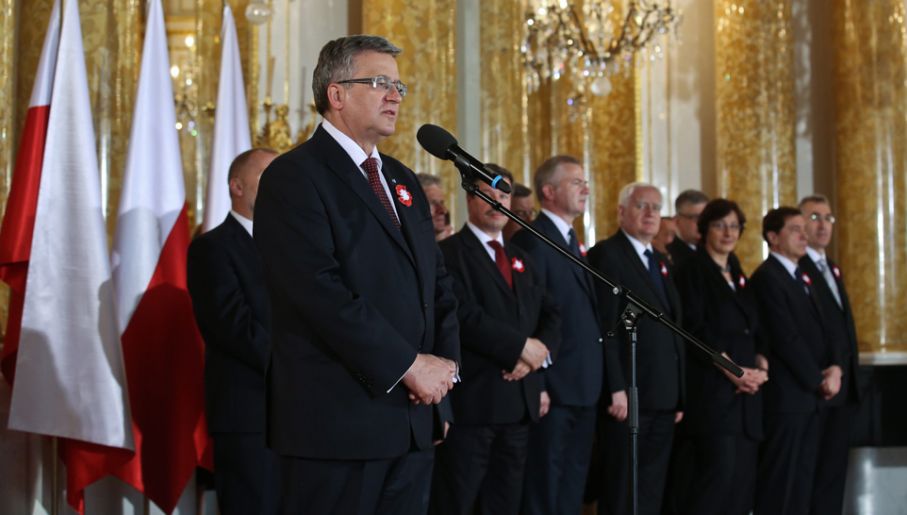 Z okazji święta Konstytucji 3 Maja prezydent Bronisław Komorowski wręczył ordery i odznaczenia państwowe(fot. PAP/Rafał Guz)