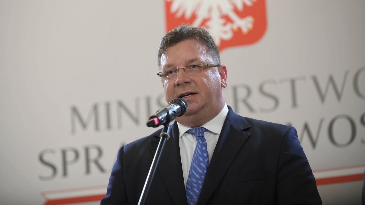 Koronawirus. Wiceminister sprawiedliwości Michał Wójcik komentuje zamieszanie w Sejmie (fot. PAP/Marcin Obara)