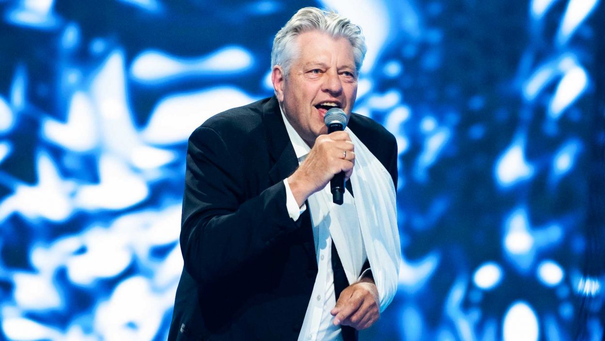 Albert Czarkowski zaśpiewał piosenkę „I Left My Heart in San Francisco” Tony’ego Bennetta. Mężczyzna zasilił szeregi drużyny Alicji Majewskiej. Fot. Arsen Petrovych, Natasza Młudzik/ TVP 