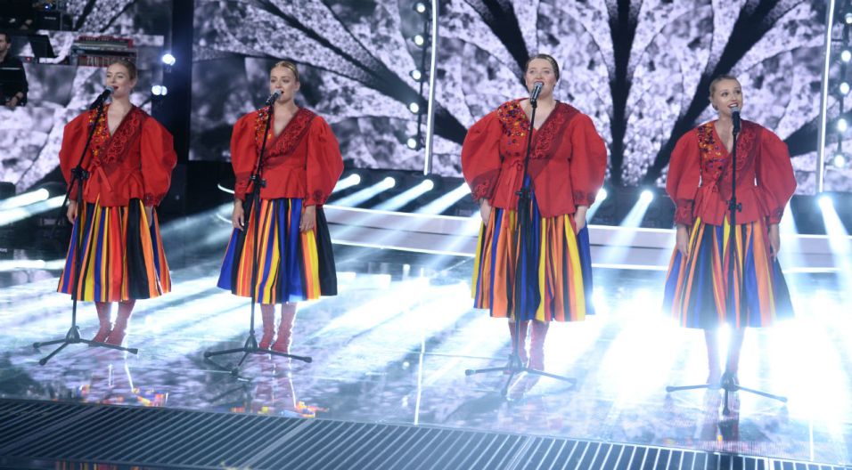 Ubiegłoroczny konkurs Premier wygrał zespół Tulia. Wokalistki wykonały na scenie swój zwycięski utwór (fot. J. Bogacz/TVP)