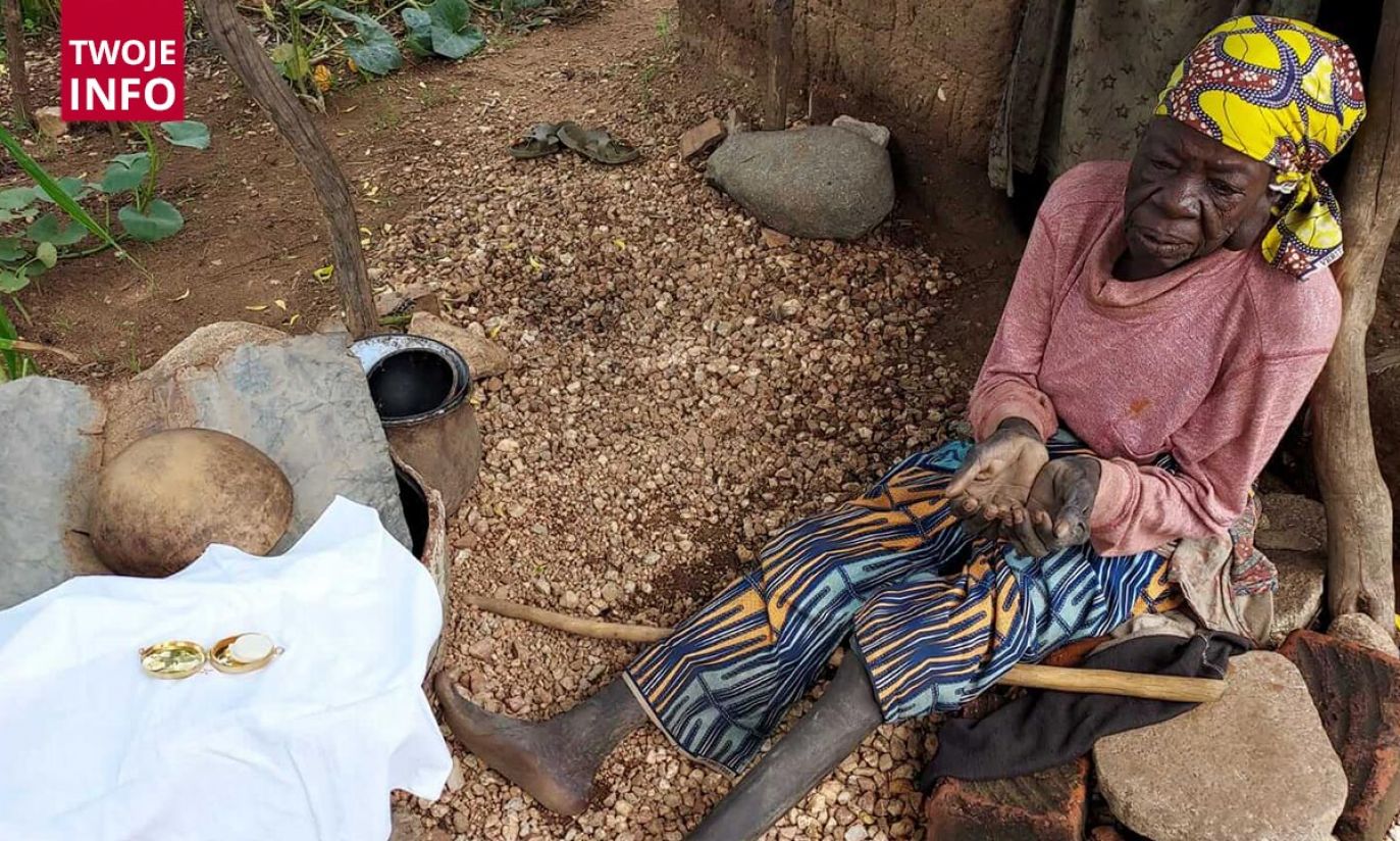 Polski misjonarz w wiosce pod Figuil w Kamerunie (fot. o. Alojzy Chrószcz)