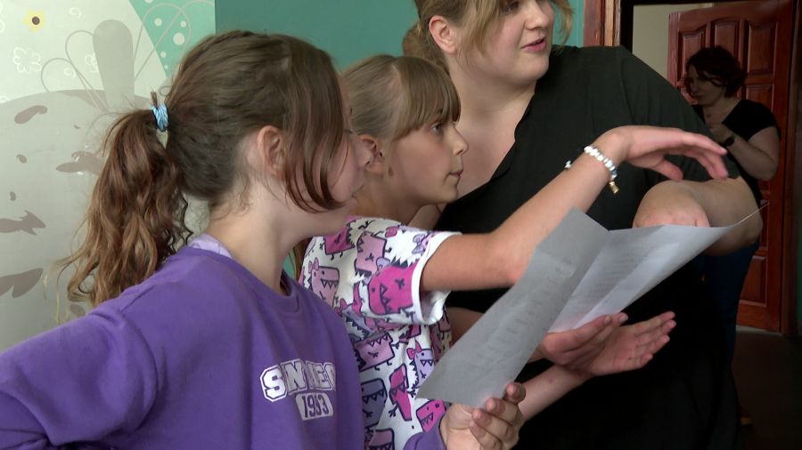 Sprawdzian Z J.anielskiego Klasa 7 Unit 1 Anielskiego Lato to 8 tygodni tematycznych. Fot. TVP3 Katowice