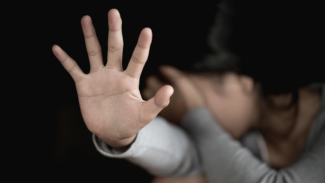 Sąd Apelacyjny wymierzył pedofilowi surowszą karę (fot. Shutterstock/Tinnakorn jorruang)