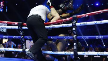 Ben Whittaker i Liam Cameron wypadli z ringu pod koniec piątej rundy. Walka została przerwana (fot. Getty Images) Ben Whittaker i Liam Cameron wypadli z ringu pod koniec piątej rundy. Walka została przerwana (fot. Getty Images)