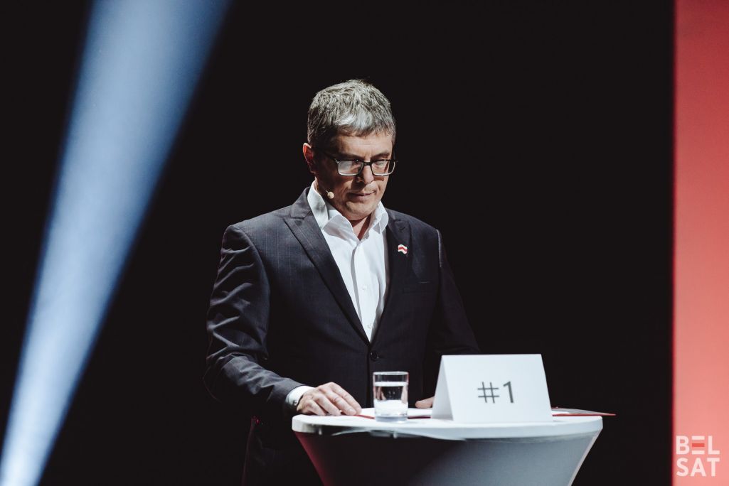Яўген Вільскі, прадстаўнік спісу № 1 «Салідарнасць», падчас дэбатаў кандыдатаў на выбары ў Каардынацыйную раду на «Белсаце». Варшава, Польшча. 24 траўня 2024 года. (Фота: Белсат)