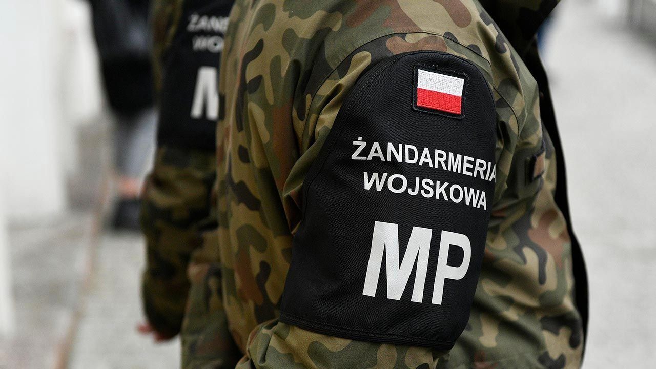 Funkcjonariusze Służby Kontrwywiadu Wojskowego (SKW) zatrzymali wieloletniego pracownika Ministerstwa Obrony Narodowej &ndash; ustalił nieoficjalnie Onet. Portal TVP.Info potwierdził te...