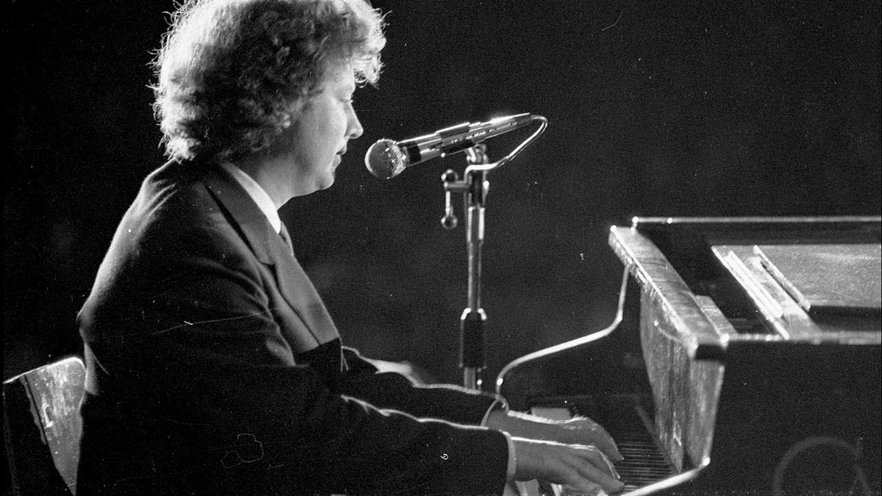 Marek Grechuta przy fortepianie podczas festiwalu Przegląd Piosenki Prawdziwej - Zakazane Piosenki, 1981 r. (fot. arch. PAP/CAF/Stefan Kraszewski) Marek Grechuta przy fortepianie podczas festiwalu Przegląd Piosenki Prawdziwej - Zakazane Piosenki, 1981 r. (fot. arch. PAP/CAF/Stefan Kraszewski)