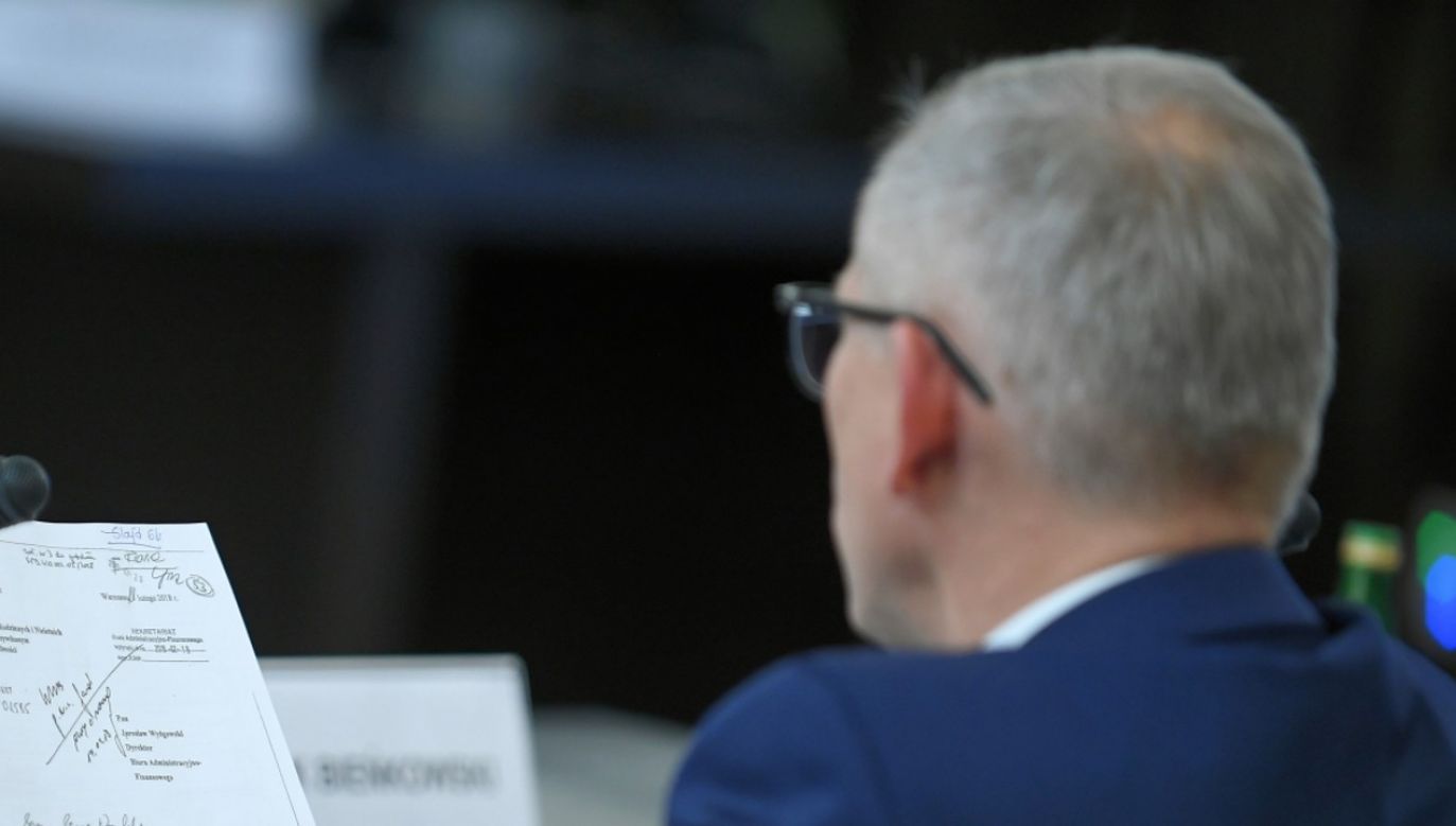 Krzysztof Kwiatkowski wziął udział w posiedzeniu senackiej komisji nadzwyczajnej ds. inwigilacji (fot. PAP/Marcin Obara)