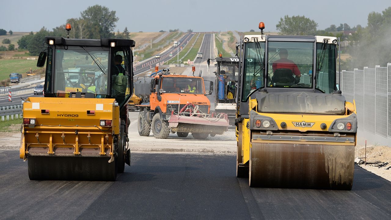 Konsorcjum zaoferowało wykonanie zadania w ciągu 47 miesięcy za kwotę prawie 1,3 mld zł (fot. arch. PAP/Piotr Polak) Konsorcjum zaoferowało wykonanie zadania w ciągu 47 miesięcy za kwotę prawie 1,3 mld zł (fot. arch. PAP/Piotr Polak)