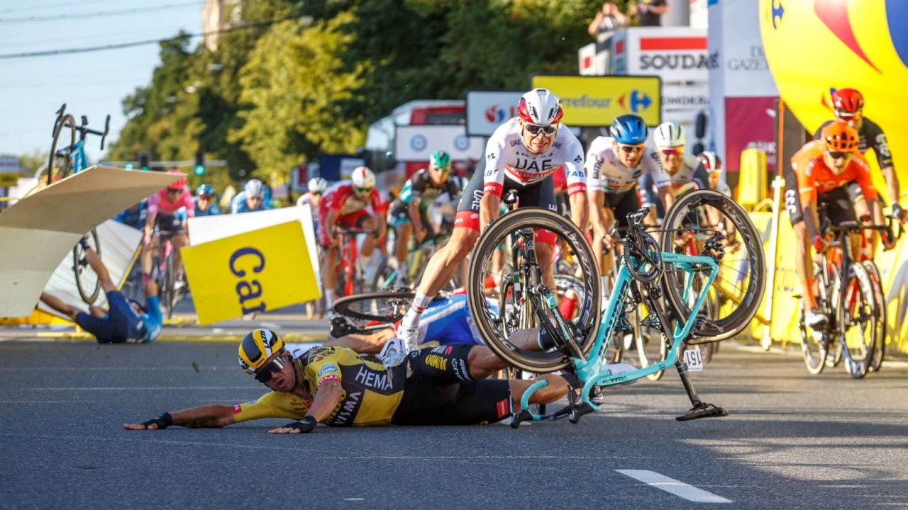 Fatalna kraksa na 1. etapie Tour de Pologne. Dyrektor reprezentacji Polski mówi o wielkie żądzy zwycięstwa (fot. PAP)