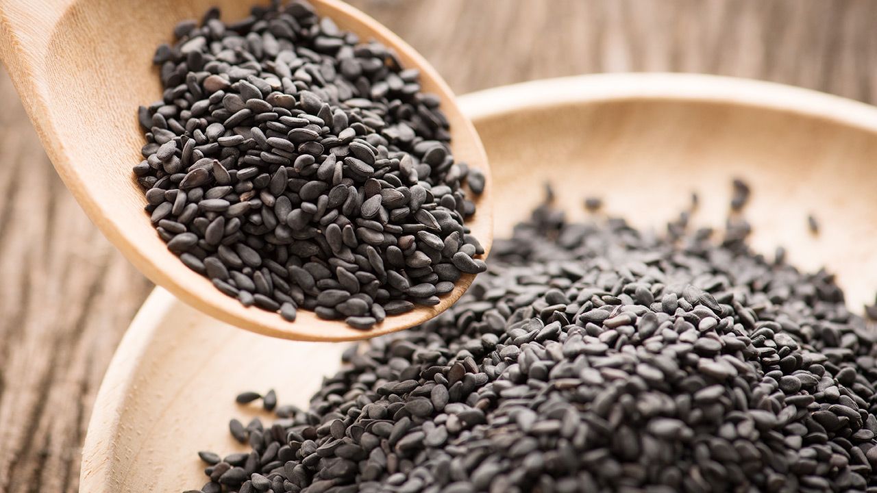 Konsumenci nie powinni spożywać produktów wskazanych w komunikacie (fot. Shutterstock/LookerStudio) Konsumenci nie powinni spożywać produktów wskazanych w komunikacie (fot. Shutterstock/LookerStudio)