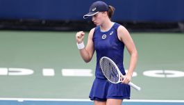 Iga Świątek wygrała z Qinwen Zheng (fot. Getty)